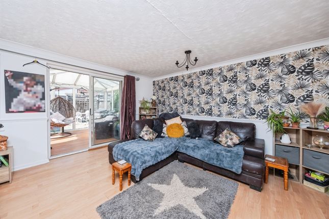70, Smeaton Close, Milton Keynes photo 4