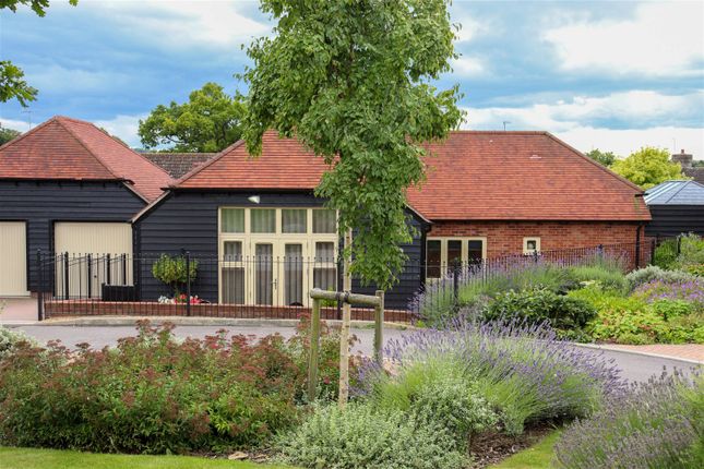 Thumbnail Bungalow for sale in Colebrook Field, Ropley, Alresford