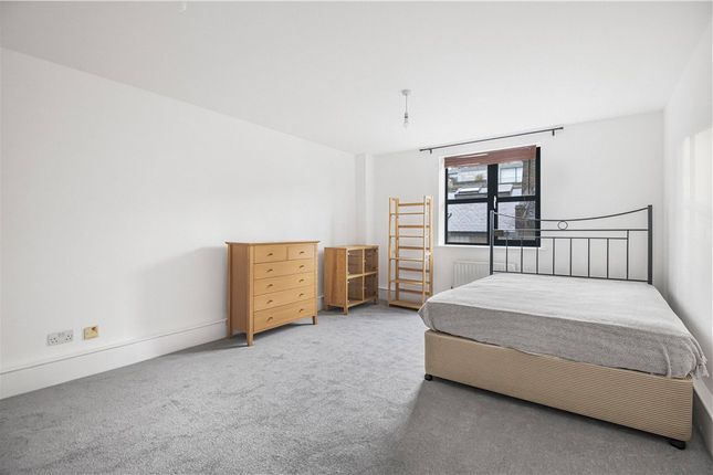 Flat for sale in Curtain Road, London