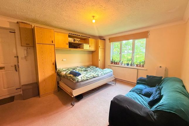 26, Caroline Place, Hayes photo 3