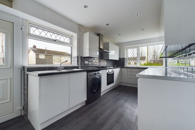 11 Alder Grove, Ebbw Vale photo 3