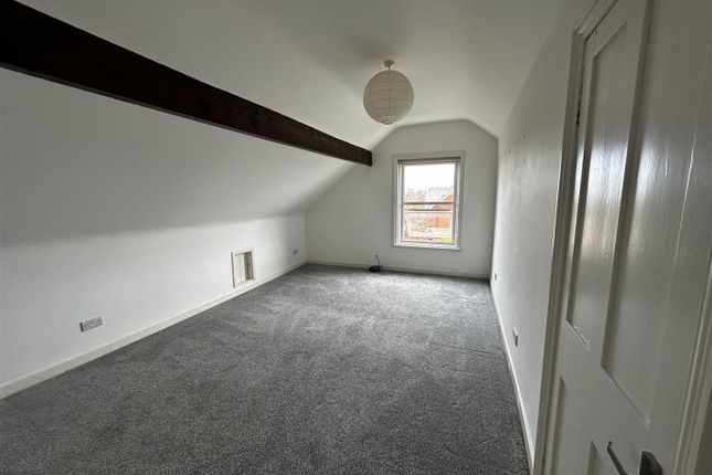 Flat to rent in Wennington Road, Southport