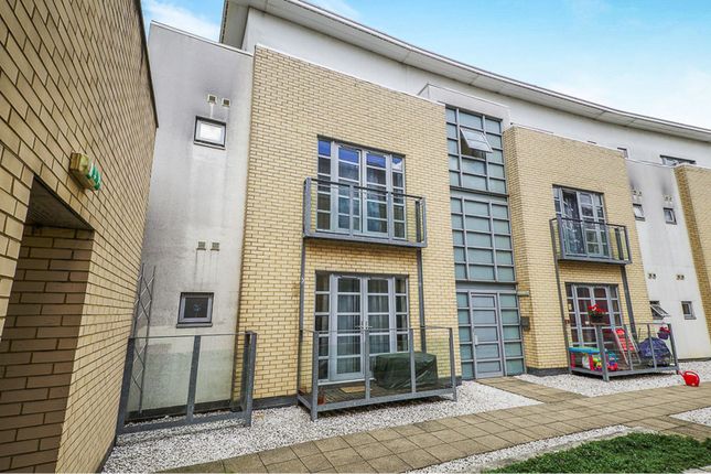 Thumbnail Flat for sale in Thames Reach, London