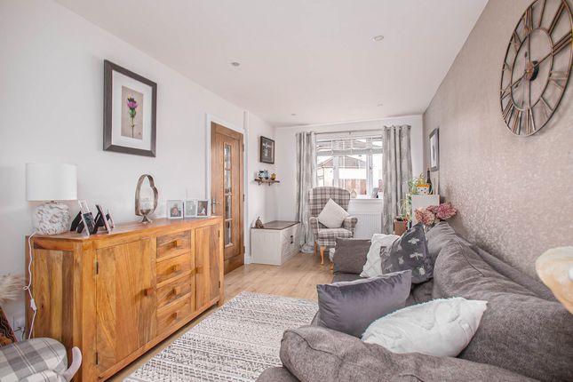 25, Docherty Gardens, Glenrothes photo 4