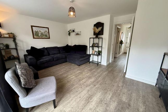 5, Herbert Drive, Swadlincote photo 3