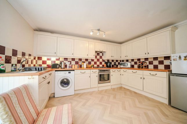 Flat 10, Suffield Court Mill Road, Cromer photo 3