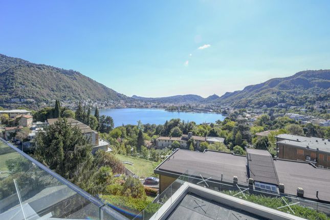 Terraced house for sale in Lake Como, Lombardy, Italy