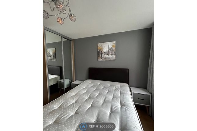 Flat to rent in Royal Quay, Liverpool