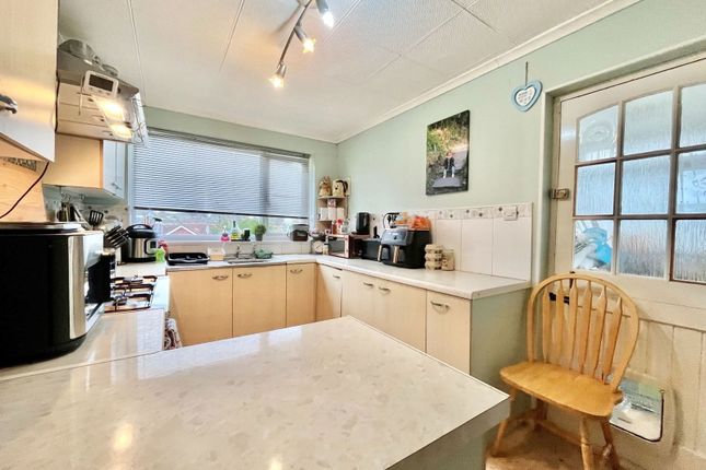 10, Grange Avenue, Paignton photo 3