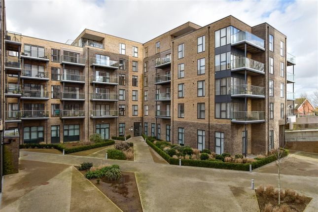 2-bed flat on The Causeway Goring-By-Sea, Worthing, £250,000