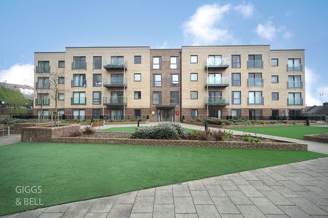Thumbnail Flat for sale in Wilson Court, Stirling Drive, Luton, Bedfordshire