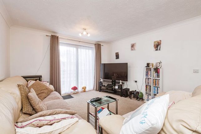 Flat for sale in Watermill Court, Reading