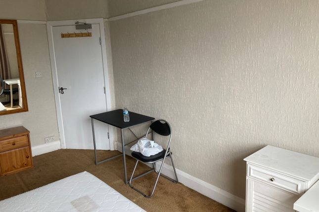 37 , Crescent Rise, London photo 2