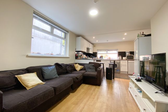 6-bed terraced on 16, Miskin Street, Cardiff, £3,510/mo