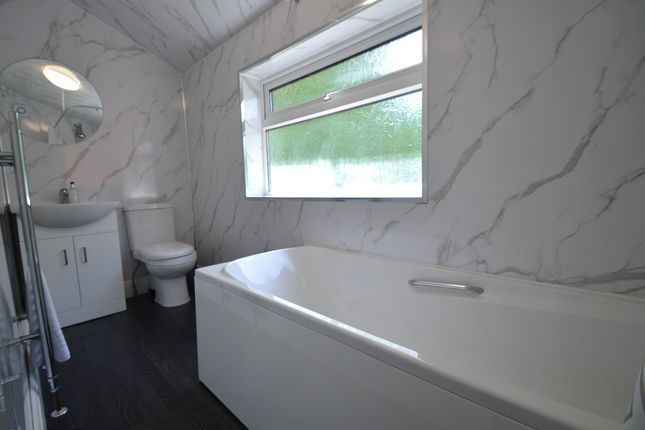 7, Green Lane, Sunbury-on-Thames photo 4