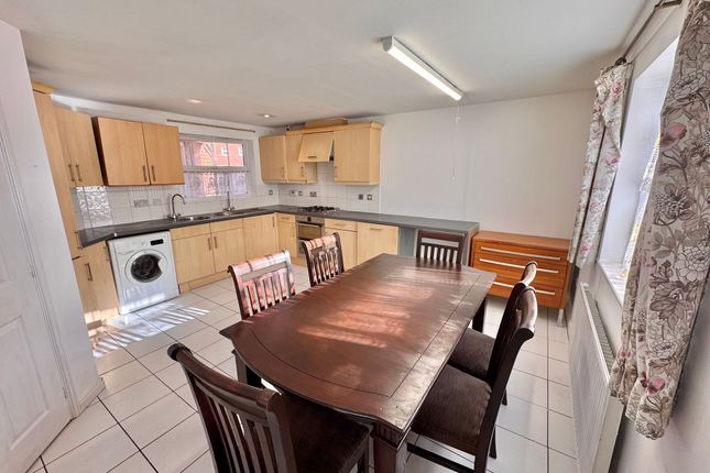 2 Clarkson Close, Nuneaton photo 2