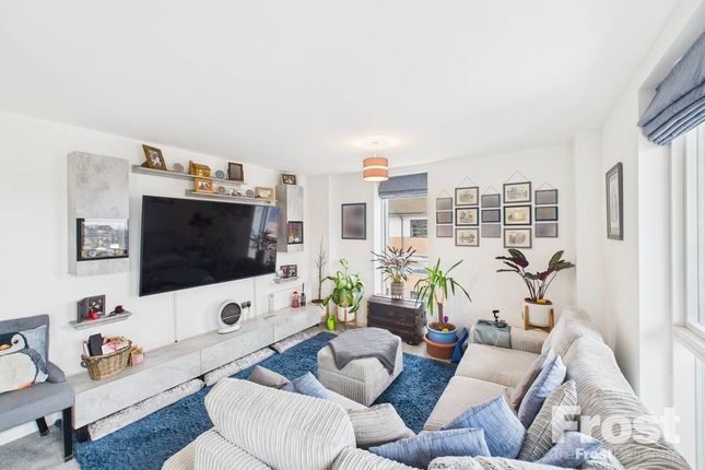 Flat 26, Longview Court, 61, Southville Road, Feltham photo 2