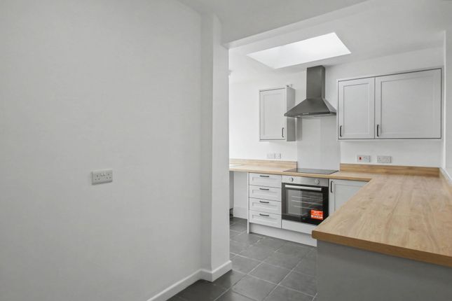 79, James Street, Caerphilly photo 4