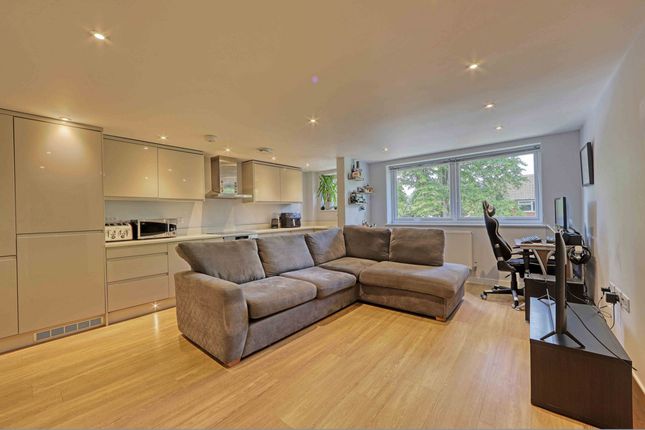 24 Lennox House Ray Park Avenue, Maidenhead photo 2