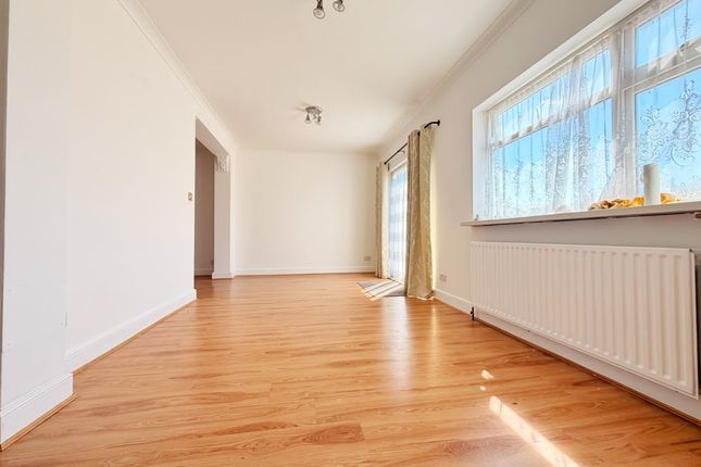 616, Eastern Avenue, Ilford photo 3