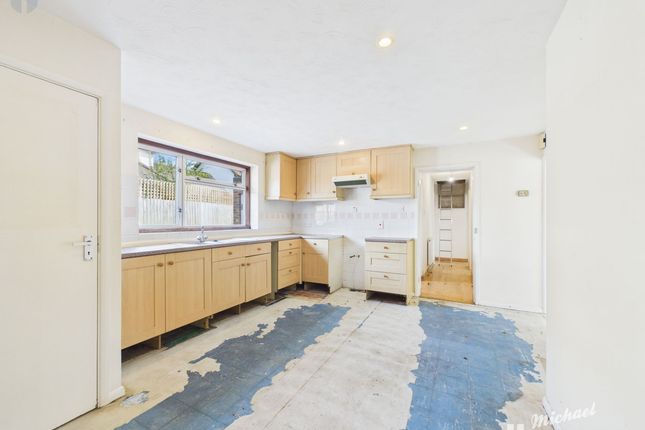 8 Tor-bay, Quainton photo 4