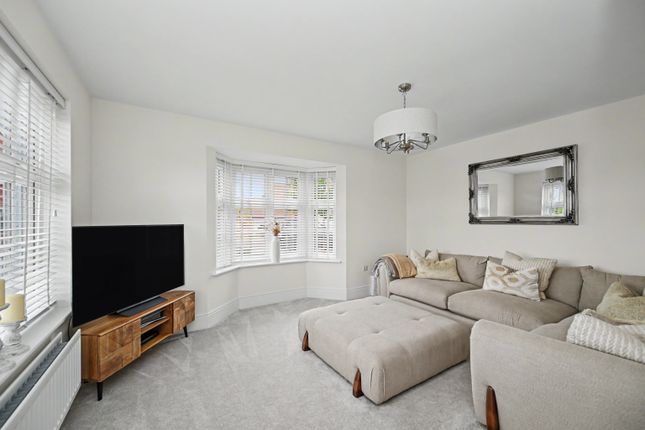 5, Oakridge Close, Rugby photo 4