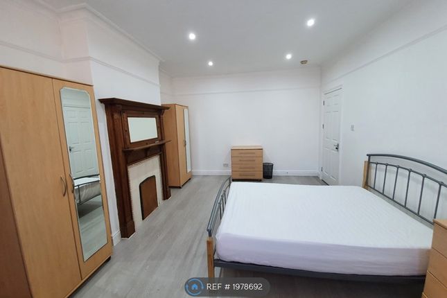 Room to rent in Harrowdene Road, London
