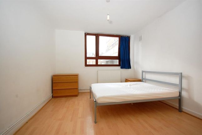 Flat 142, Crondall Court, St. John's Estate, London photo 4