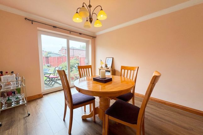 22 Reedings Close, Grantham photo 3