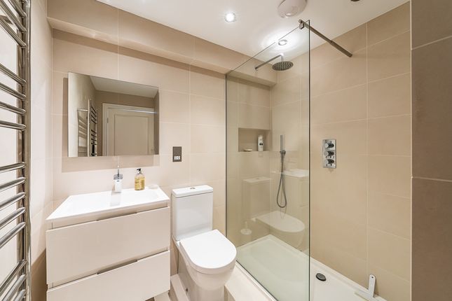 Flat 6, 26, Beaufort Gardens, London photo 3