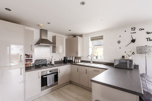 2-bed flat on 98, Warwick Crescent, Basildon, £270,000