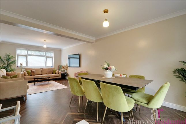 4, Stratton Avenue, Middlesex photo 4