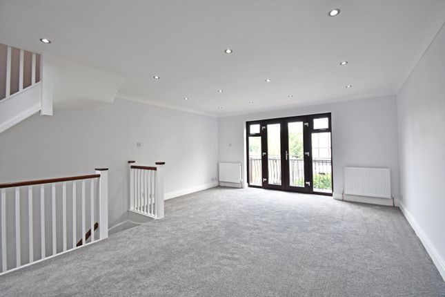 Town house to rent in Pages Wharf, Mill Lane, Taplow, Maidenhead