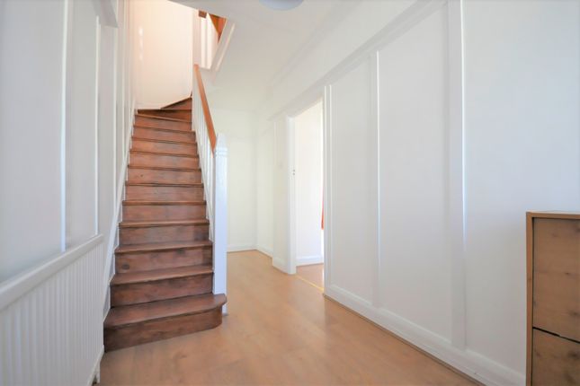 122, Milborough Crescent, London photo 3