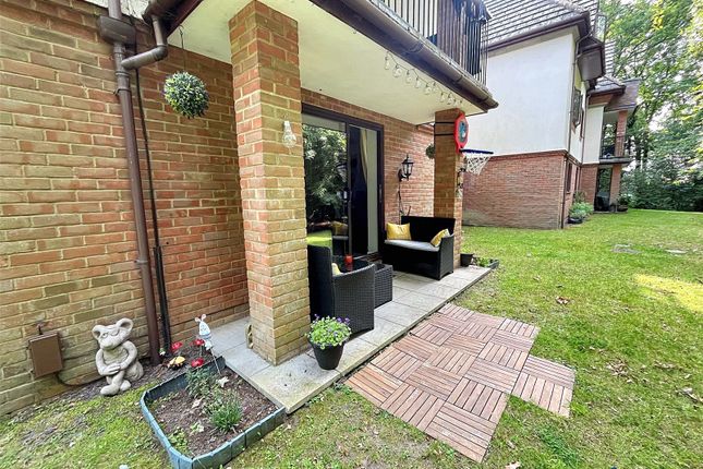 3 Chine Court, 20, Windsor Road, Dorset photo 4