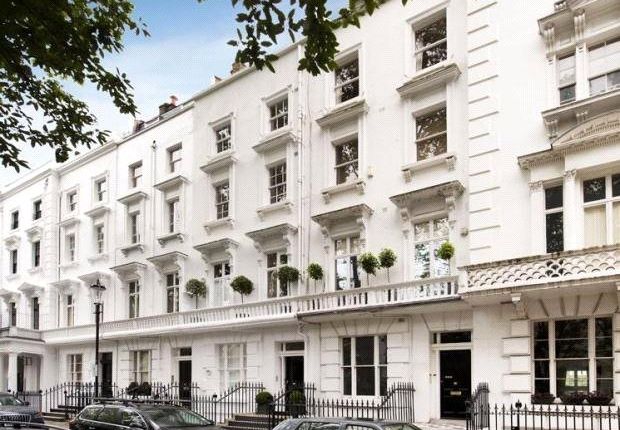 Flat for sale in Ovington Square, London