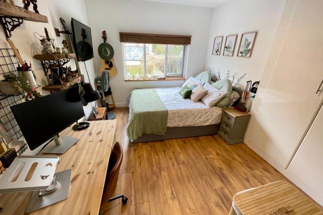 Flat 10, The Limes, Luton photo 4