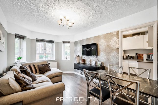 24 Woodbridge Court Vicarage Road, Woodford Green photo 3