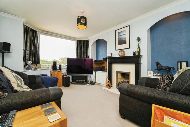 120, Warden Hill Road, Gloucestershire photo 2