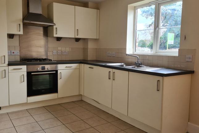 Thumbnail Flat to rent in Bath Road, Maidenhead