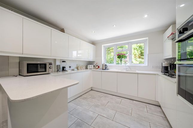 36, Dinorben Close, Fleet photo 3