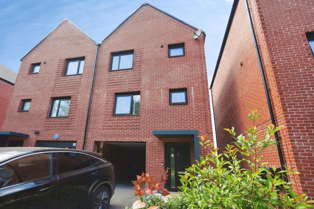 21, Graduate Drive, Manchester photo 3