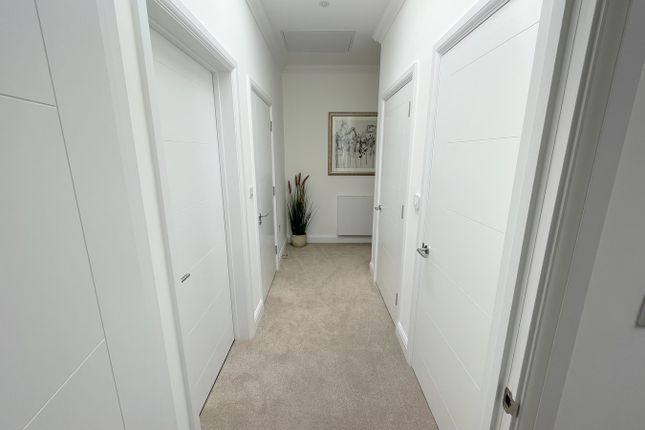 Flat 32 Renaissance, 2-4 Sandbanks Road, Poole photo 3