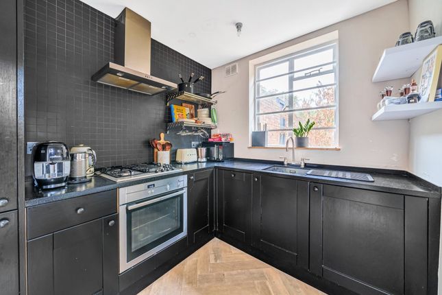 2a, Gowlett Road, London photo 3