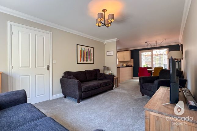62 Rotary Way, Thatcham, Berkshire photo 2