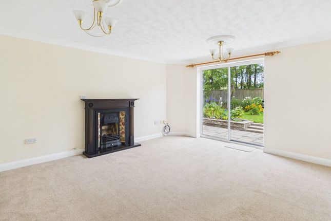 25, Fulchers Field, Woodbridge photo 2