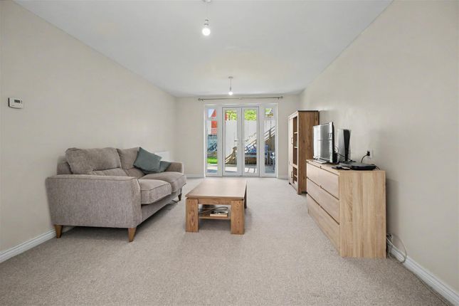 11, Betournay Close, Wellingborough photo 3