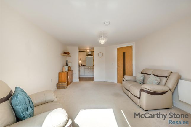 7 Queen ELizabeth Place, Orchard Lane, Alton photo 4