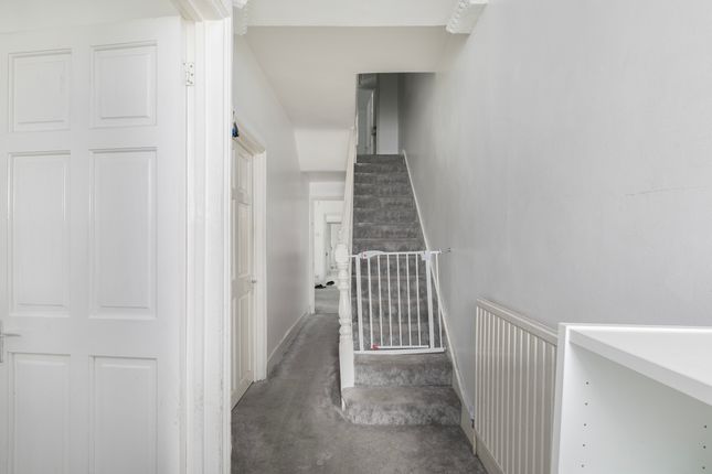 136, Kitchener Road, London photo 2
