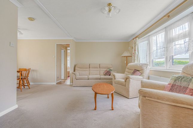 96, Fangrove Park, Chertsey photo 3